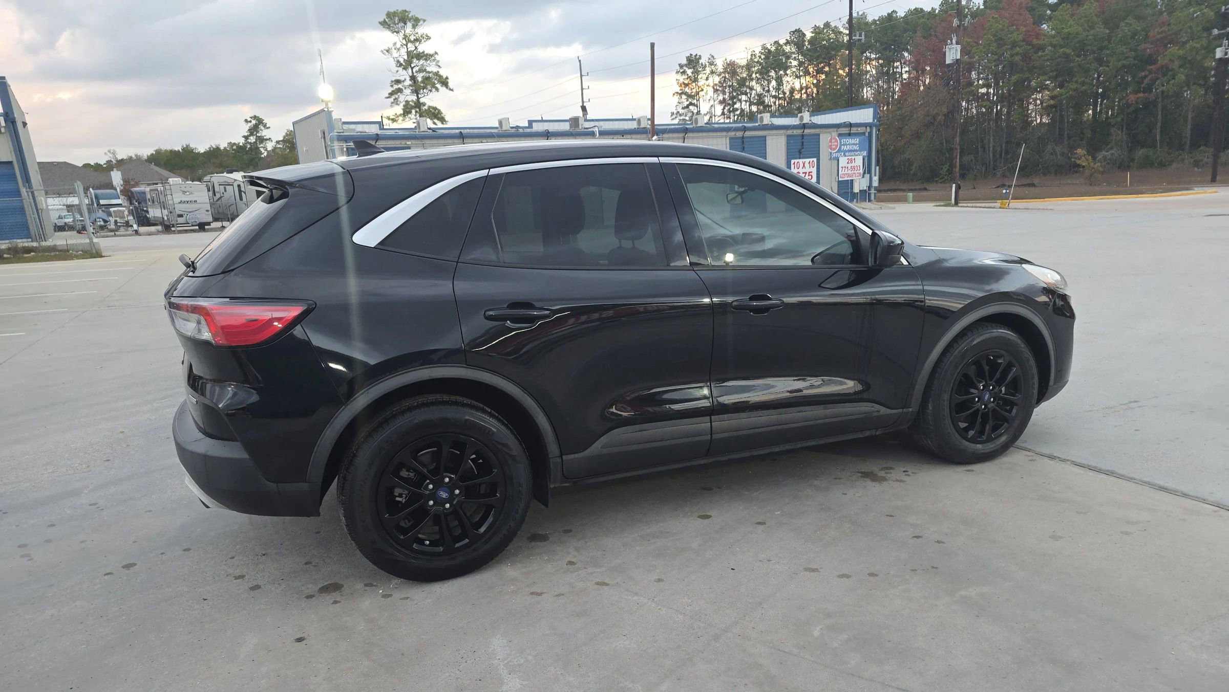 Used 2020 Ford Escape SE image 18