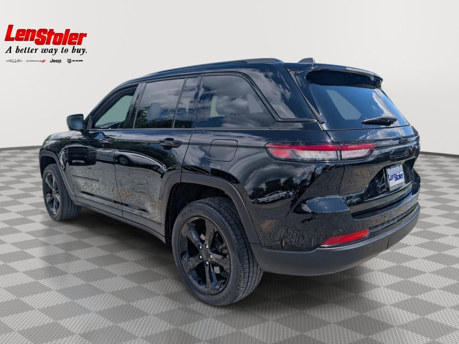 Used 2023 Jeep Grand Cherokee Altitude AWD/4WD image 3