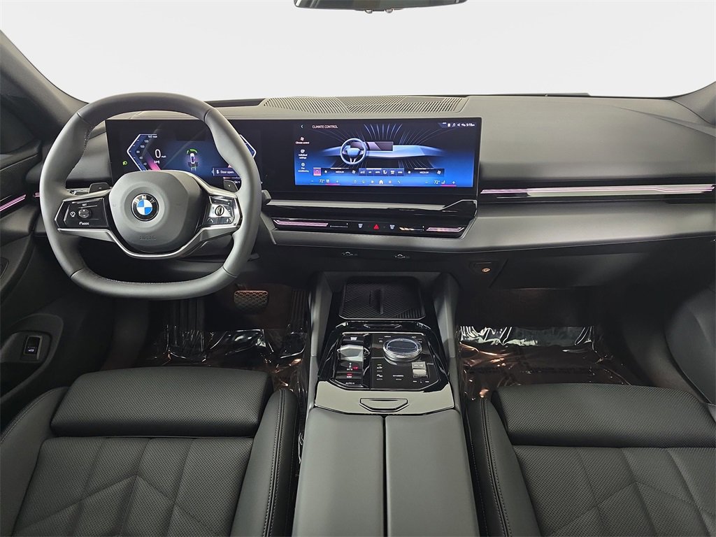 Used 2025 BMW 530i xDrive w/ Premium Package image 15