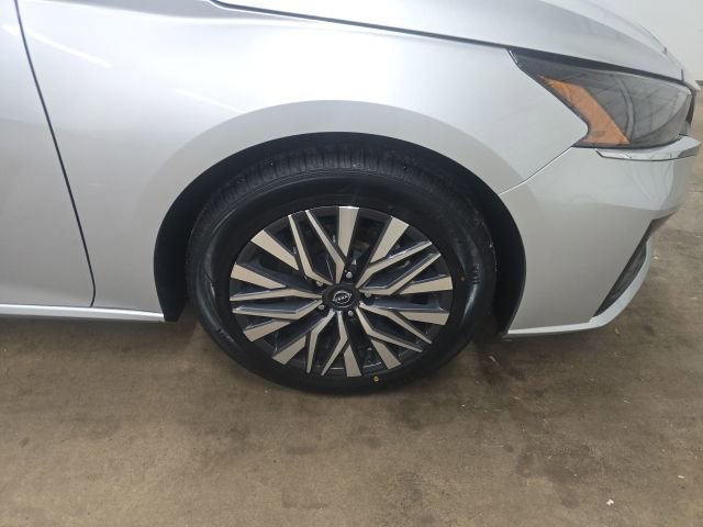 Used 2023 Nissan Altima 2.5 SV image 2