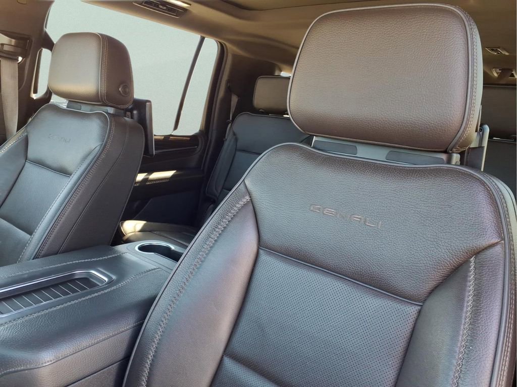 Used 2022 GMC Yukon XL Denali image 14