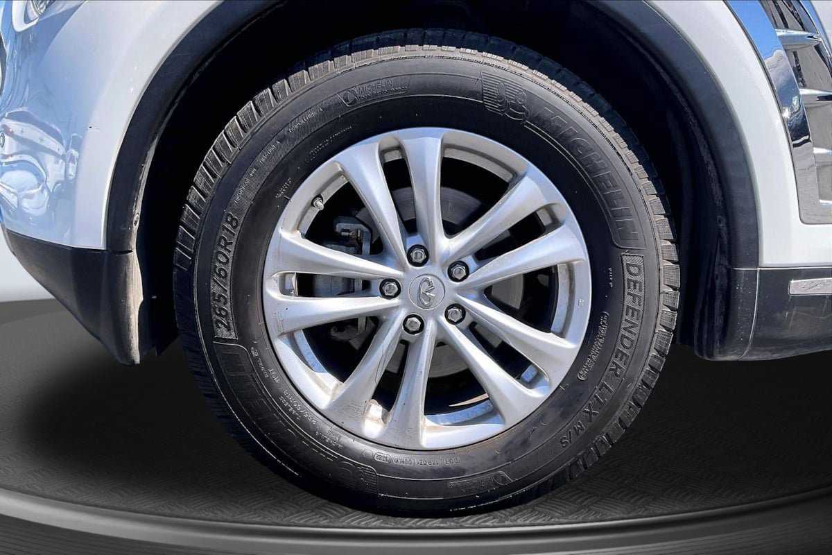 Used 2017 INFINITI QX70 AWD w/ Premium Package image 9