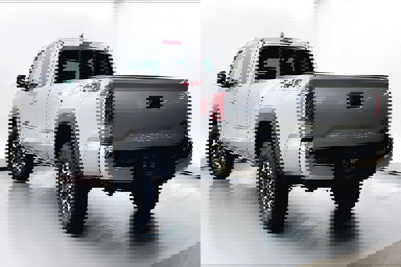Used 2022 Toyota Tacoma TRD Off-Road image 2