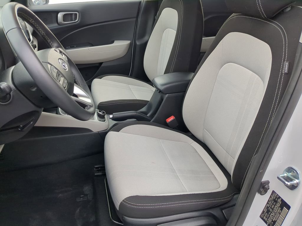Used 2025 Hyundai Venue SEL image 24