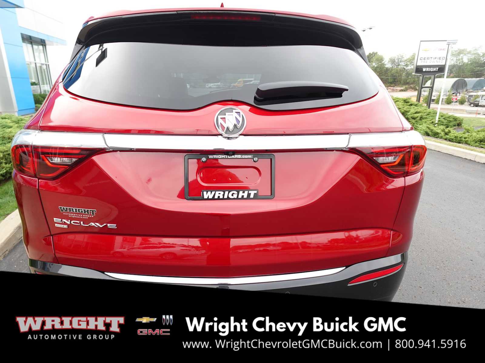 Used 2023 Buick Enclave Essence image 4