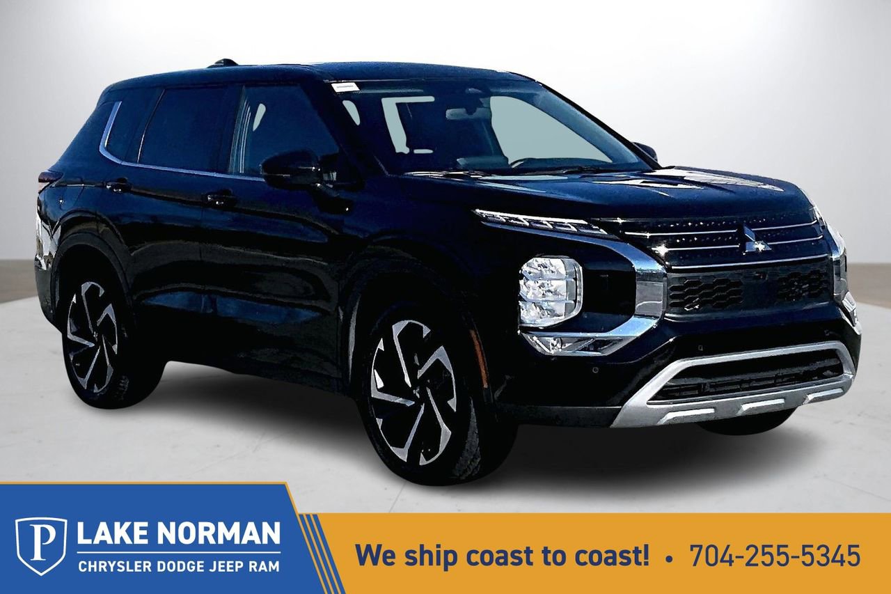 Used 2024 Mitsubishi Outlander SE image 1