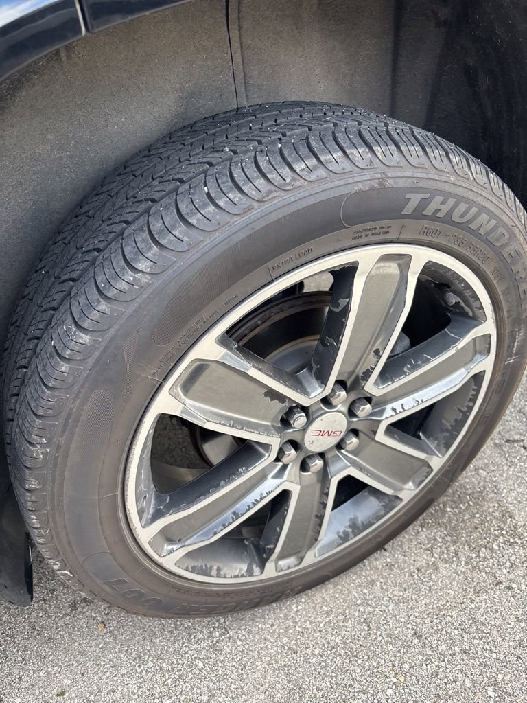 Used 2017 GMC Acadia Denali w/ Technology Package AWD/4WD image 10