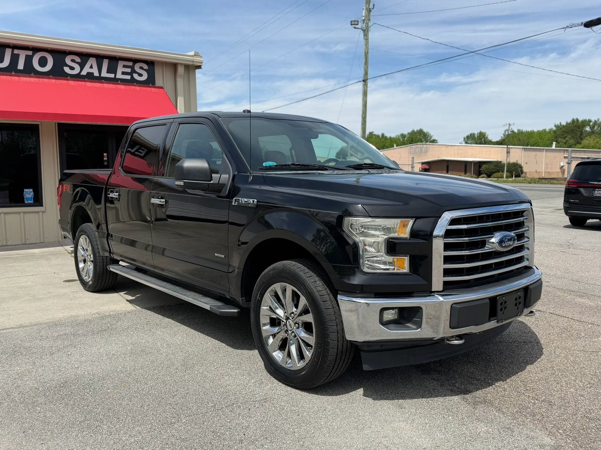 Used 2017 Ford F150 XLT w/ Equipment Group 302A Luxury image 5