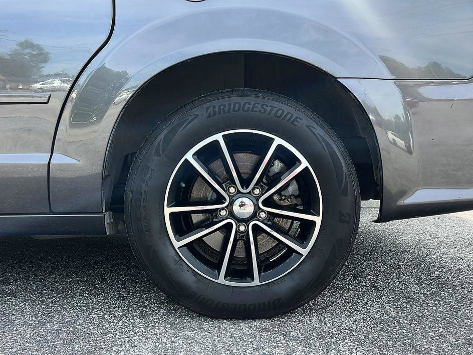 Used 2017 Dodge Grand Caravan GT image 22