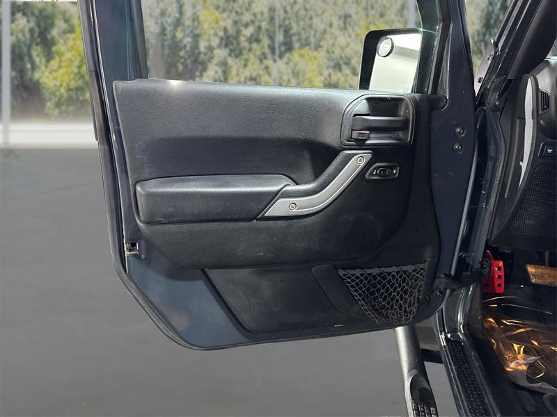 Used 2017 Jeep Wrangler Unlimited Rubicon w/ Max Tow Package image 18