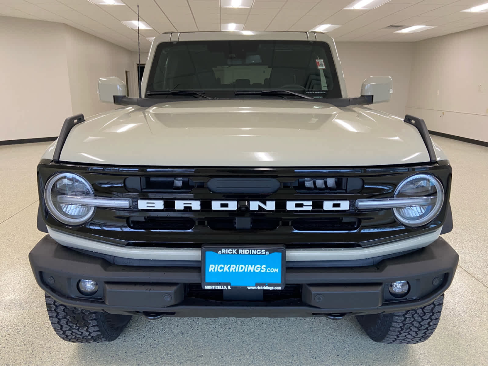 New 2025 Ford Bronco Outer Banks w/ Sasquatch Package image 3