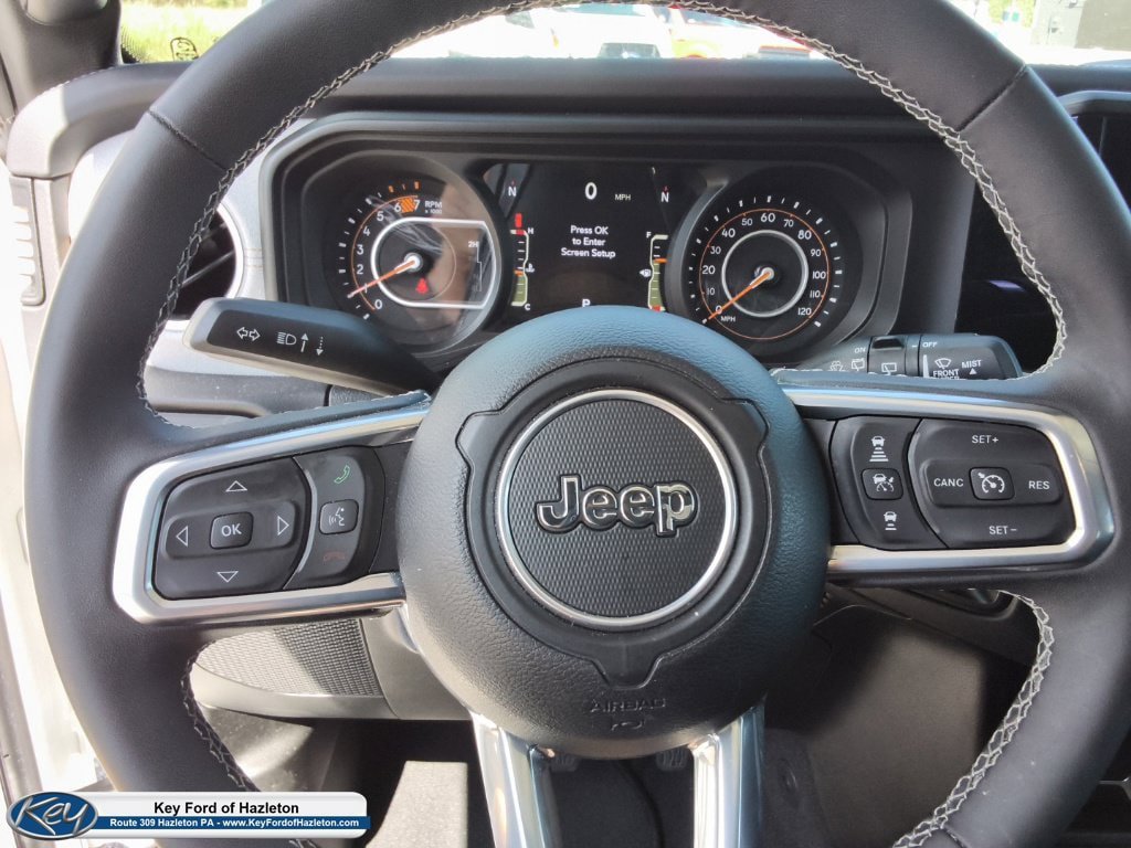 Used 2025 Jeep Wrangler Unlimited Sahara AWD/4WD image 25