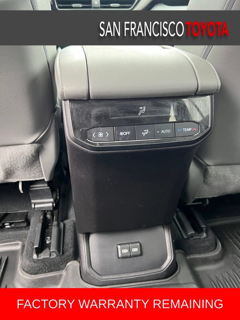 Used 2022 Toyota Highlander XLE AWD/4WD image 18
