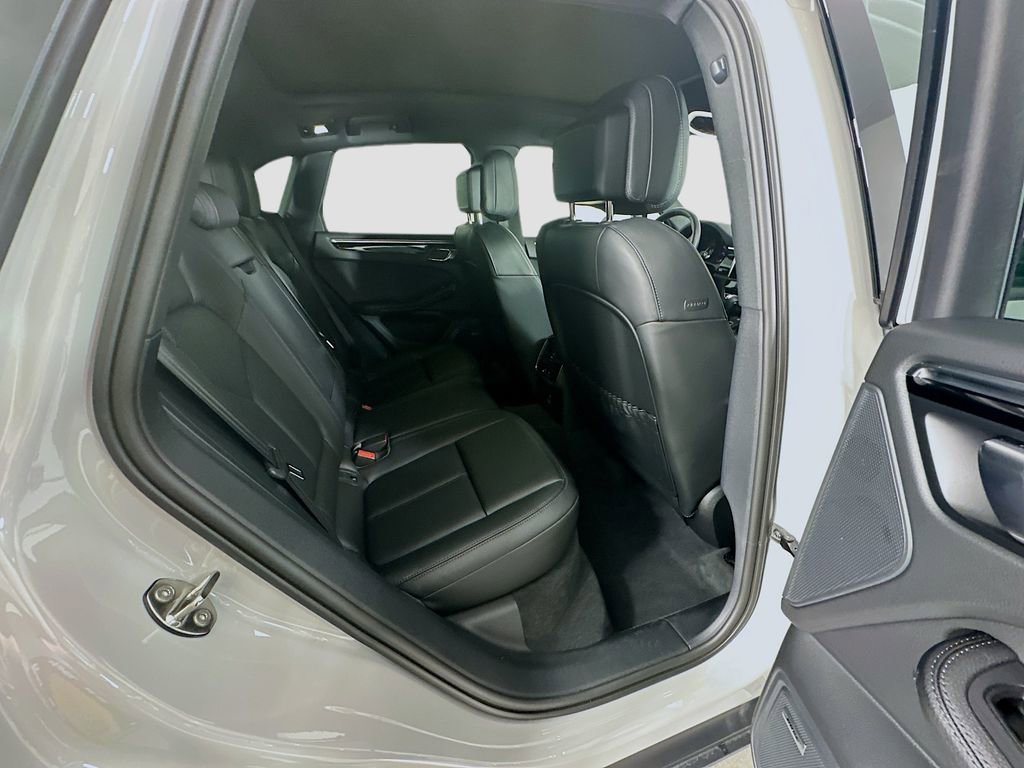 Certified 2025 Porsche Macan image 29