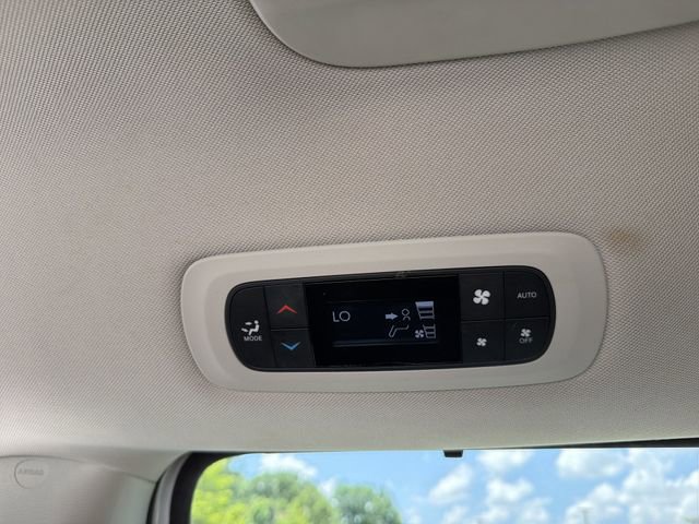 Used 2020 Chrysler Pacifica Touring w/ Advanced Safetytec Group FWD image 18