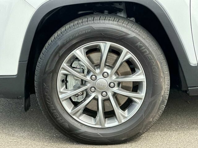 Used 2020 Jeep Cherokee Latitude Plus AWD/4WD image 33
