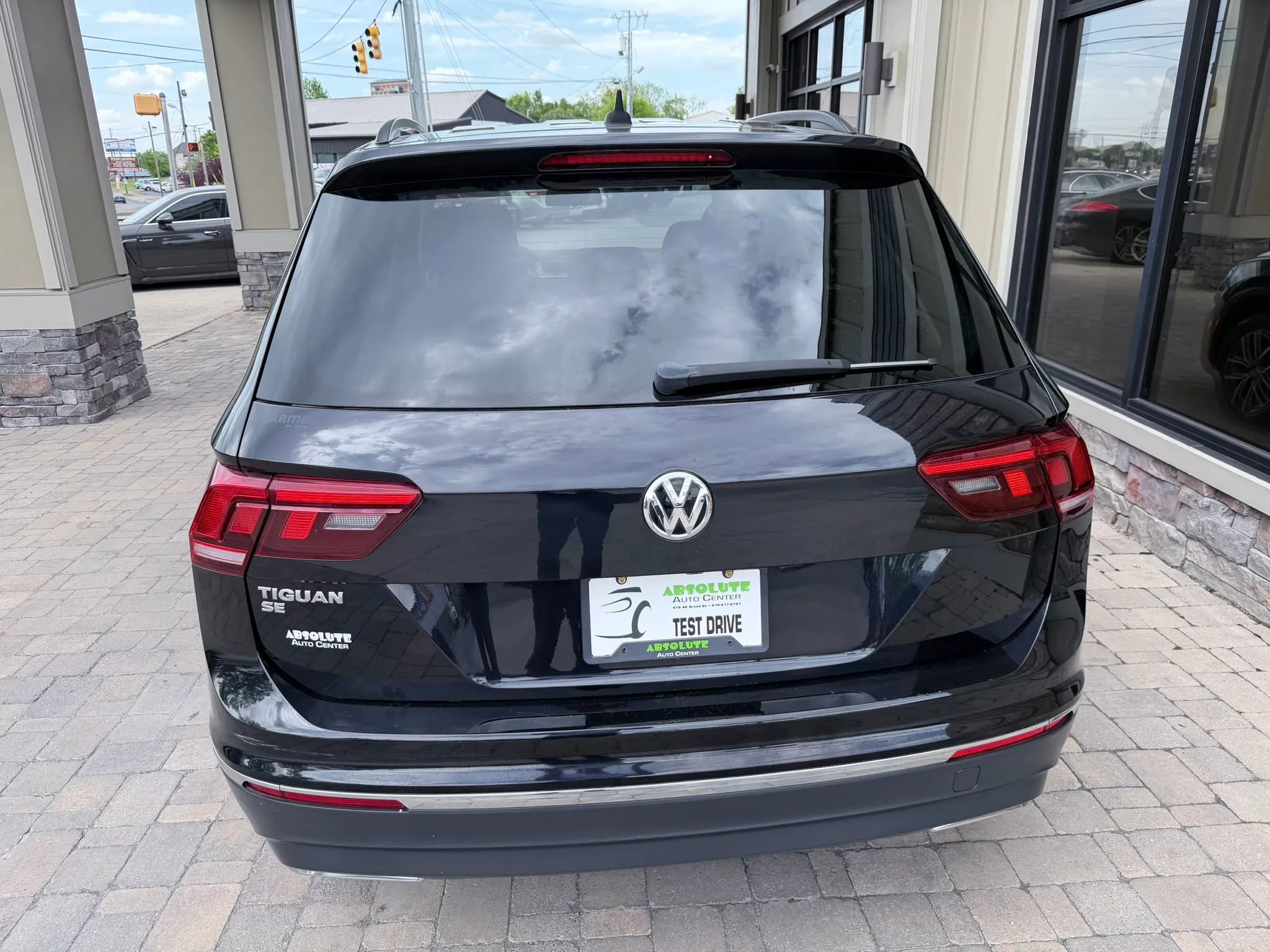Used 2020 Volkswagen Tiguan SE w/ Panoramic Sunroof Package FWD image 53