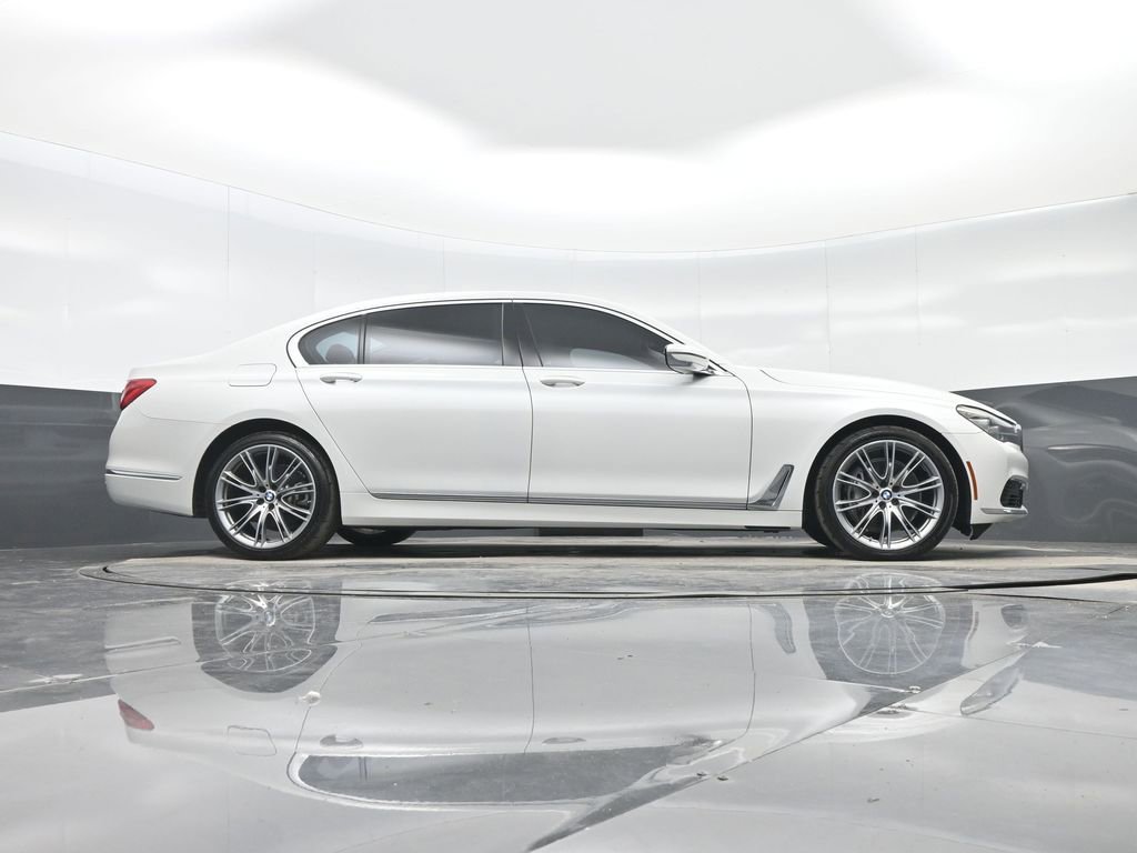 Used 2019 BMW 740i w/ Executive Package RWD image 31