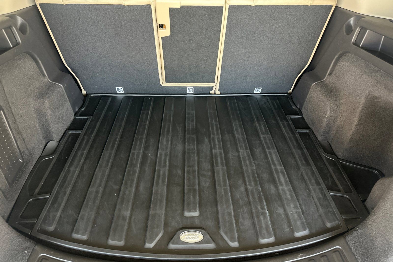 Used 2019 Land Rover Discovery Sport HSE image 17