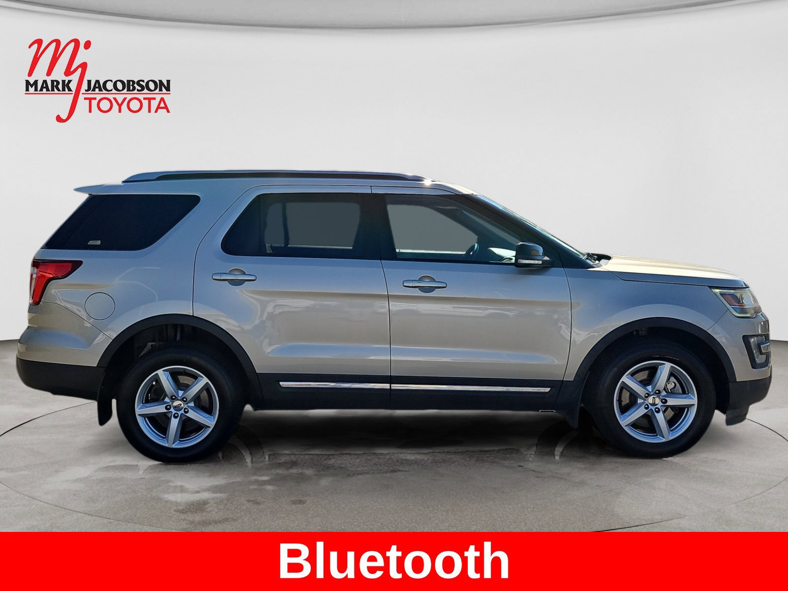 Used 2017 Ford Explorer XLT AWD/4WD image 6