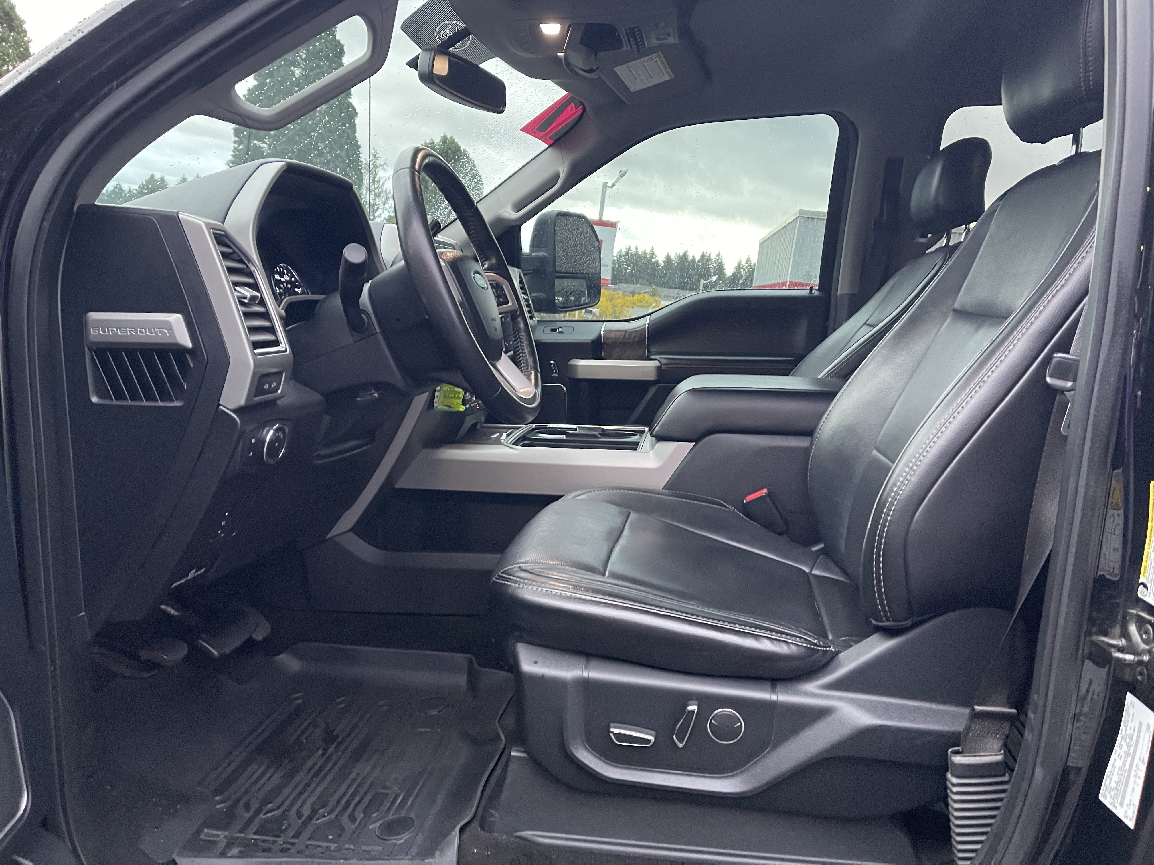 Used 2017 Ford F250 Lariat w/ Lariat Value Package AWD/4WD image 12
