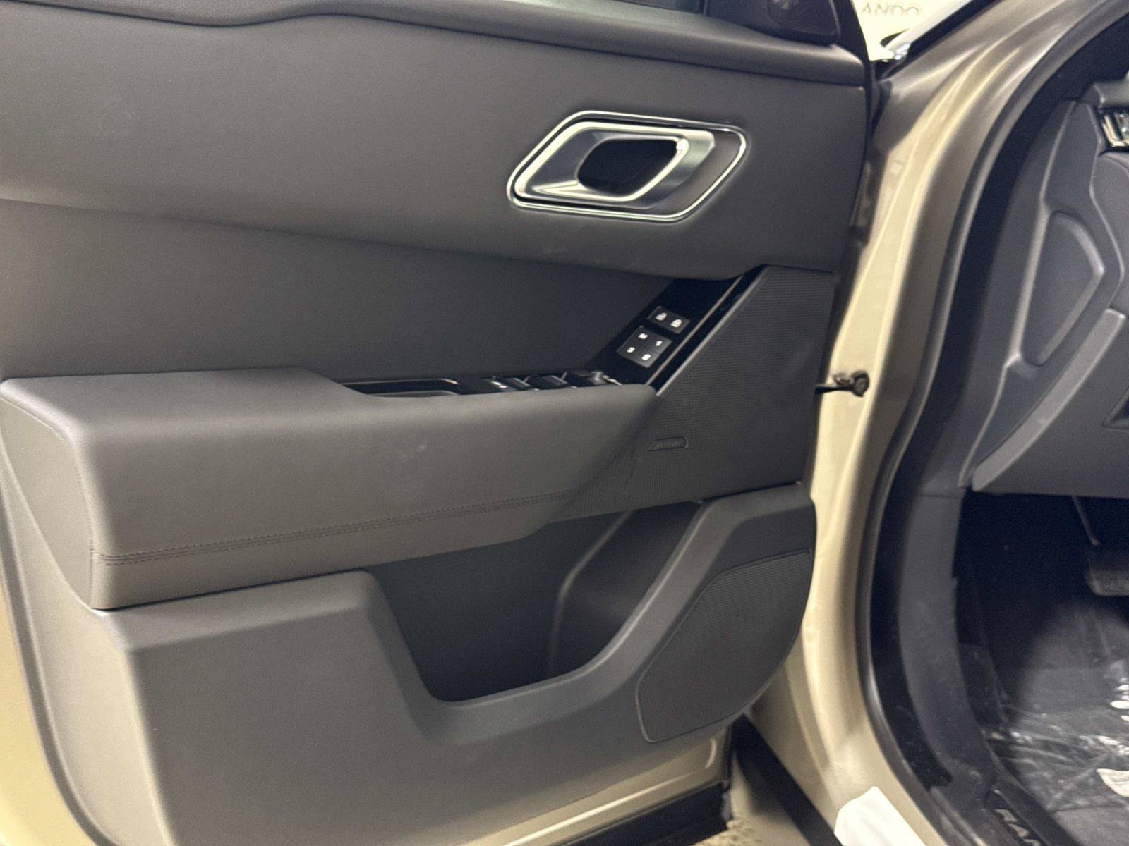 New 2026 Land Rover Range Rover Velar S AWD/4WD image 17