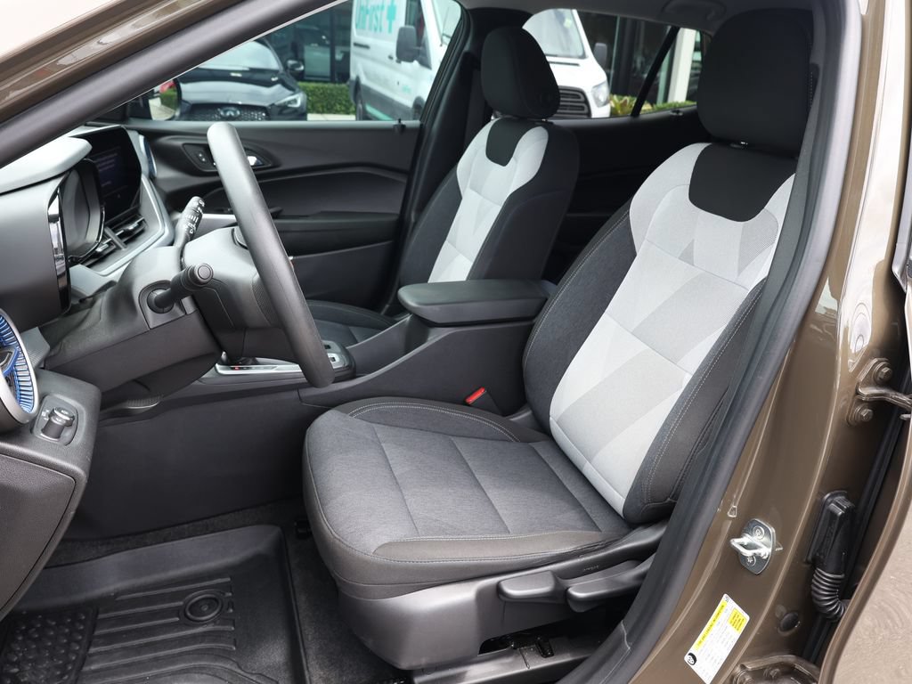 Used 2024 Chevrolet Trax LS FWD image 13
