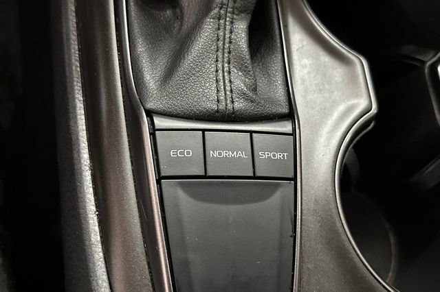 Used 2022 Toyota Camry SE image 35