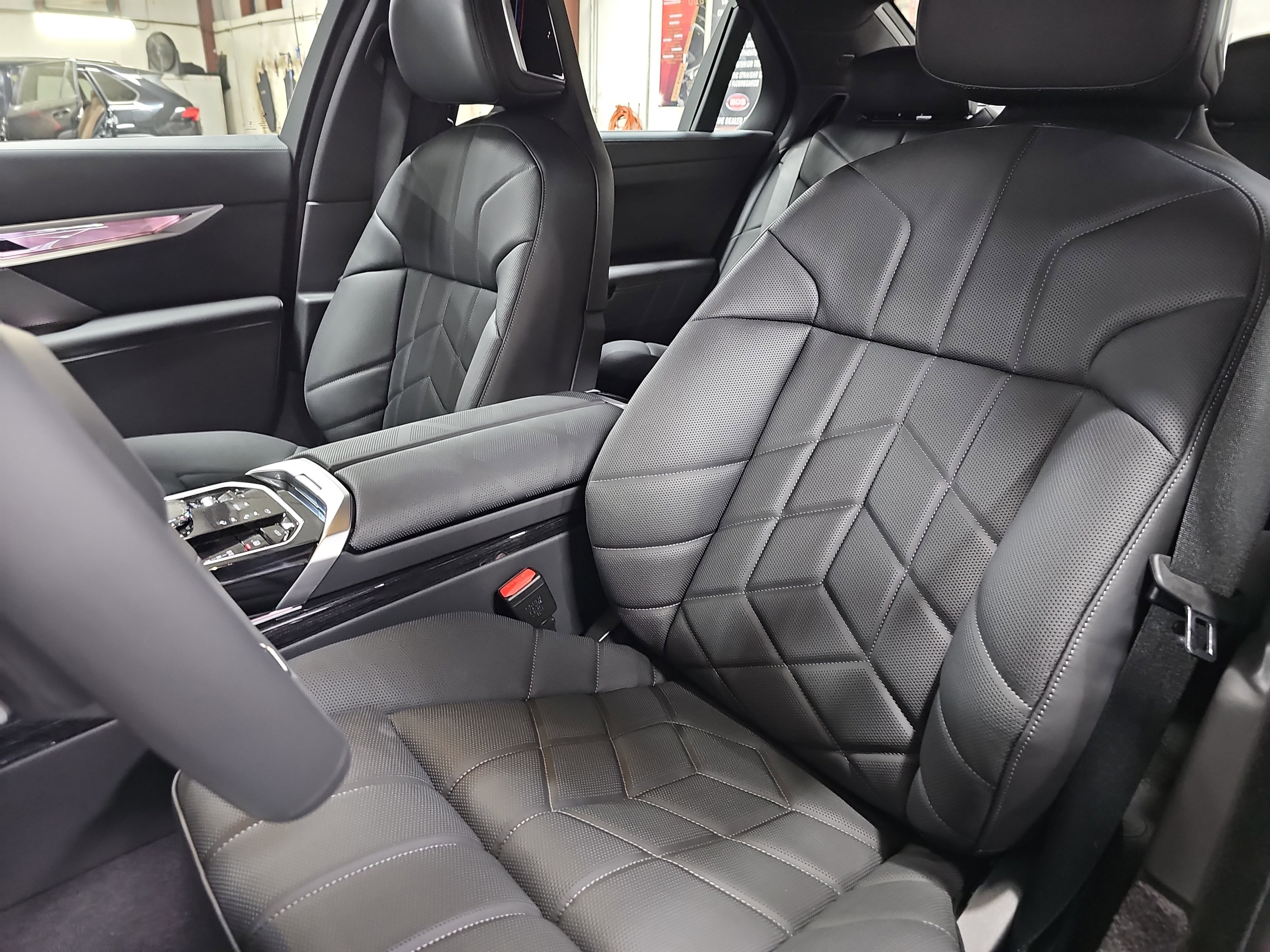 New 2026 BMW i7 eDrive50 w/ Executive Package image 16