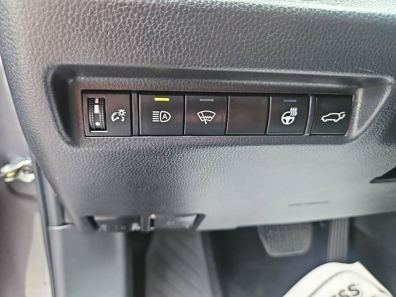 Used 2022 Toyota RAV4 XLE w/ Convenience Package AWD/4WD image 26