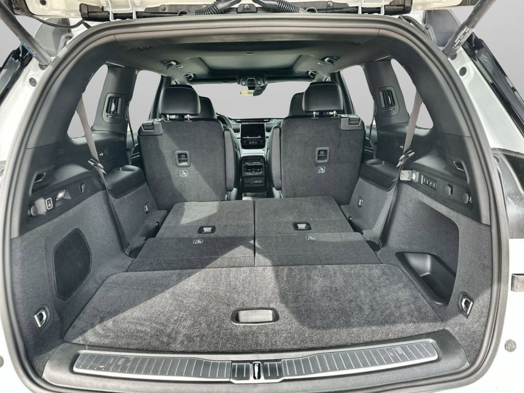New 2025 Jeep Grand Cherokee L Overland w/ Trailer Tow Package AWD/4WD image 18