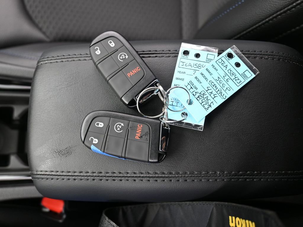 Used 2026 Jeep Compass Latitude AWD/4WD image 17