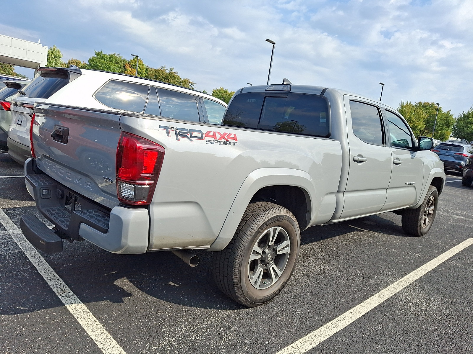 Used 2019 Toyota Tacoma TRD Sport AWD/4WD image 3