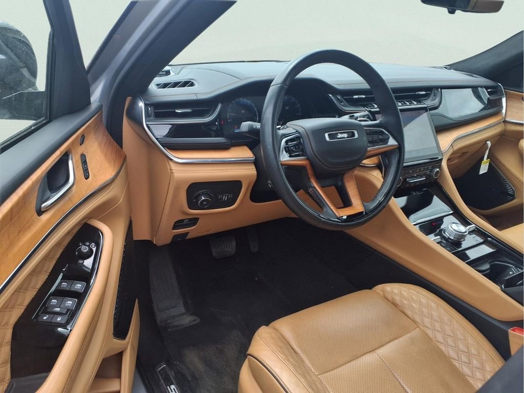 Used 2024 Jeep Grand Cherokee Summit AWD/4WD image 7