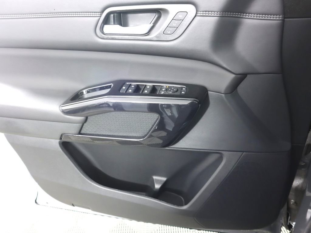 New 2026 Nissan Pathfinder Platinum w/ Cargo Package AWD/4WD image 16