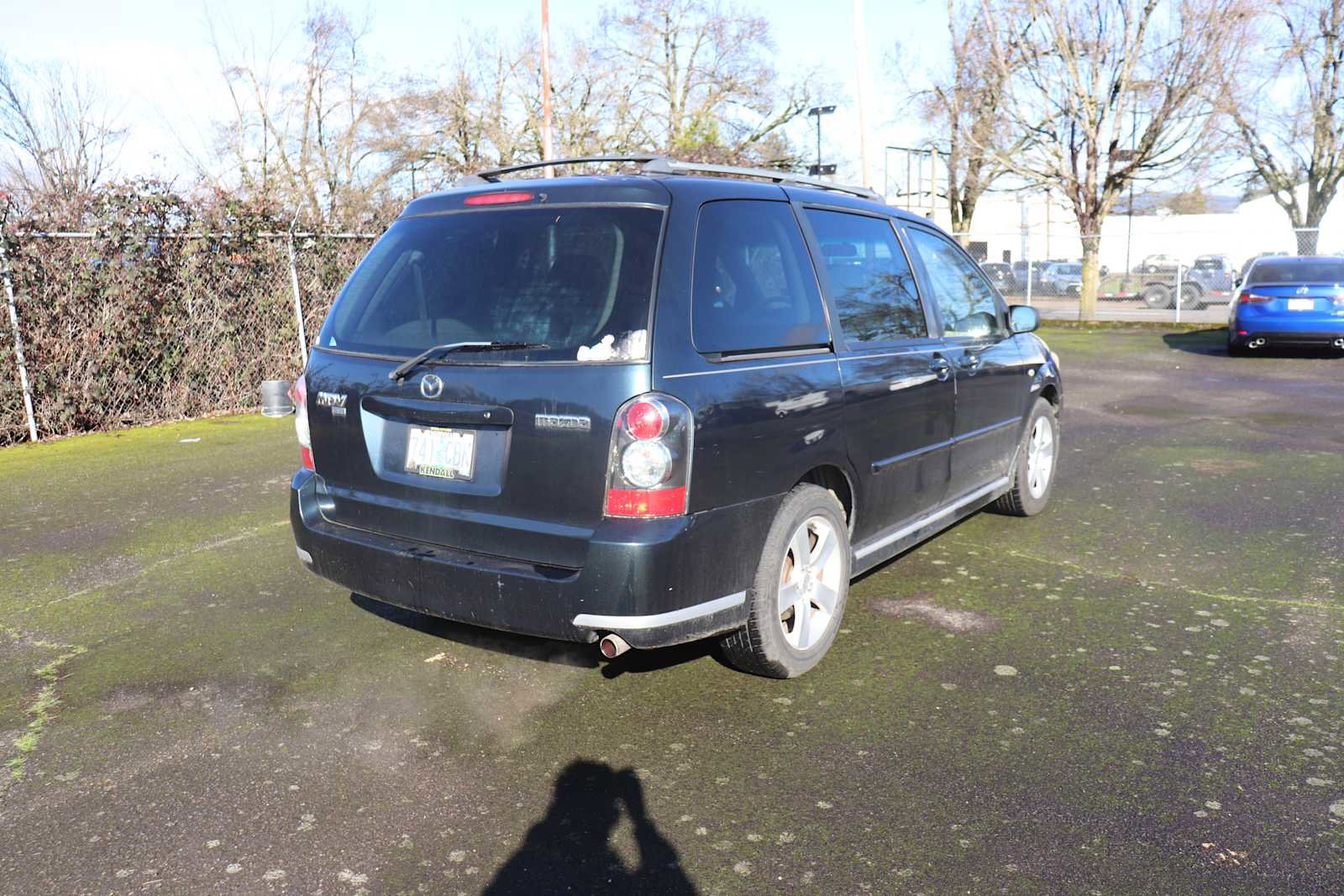 Used 2004 MAZDA MPV ES w/ 4-Seasons/Towing Pkg image 5