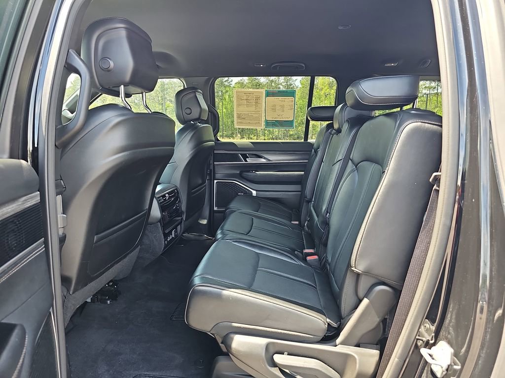 Used 2024 Jeep Wagoneer L Series II w/ Flexible Seating Group image 19