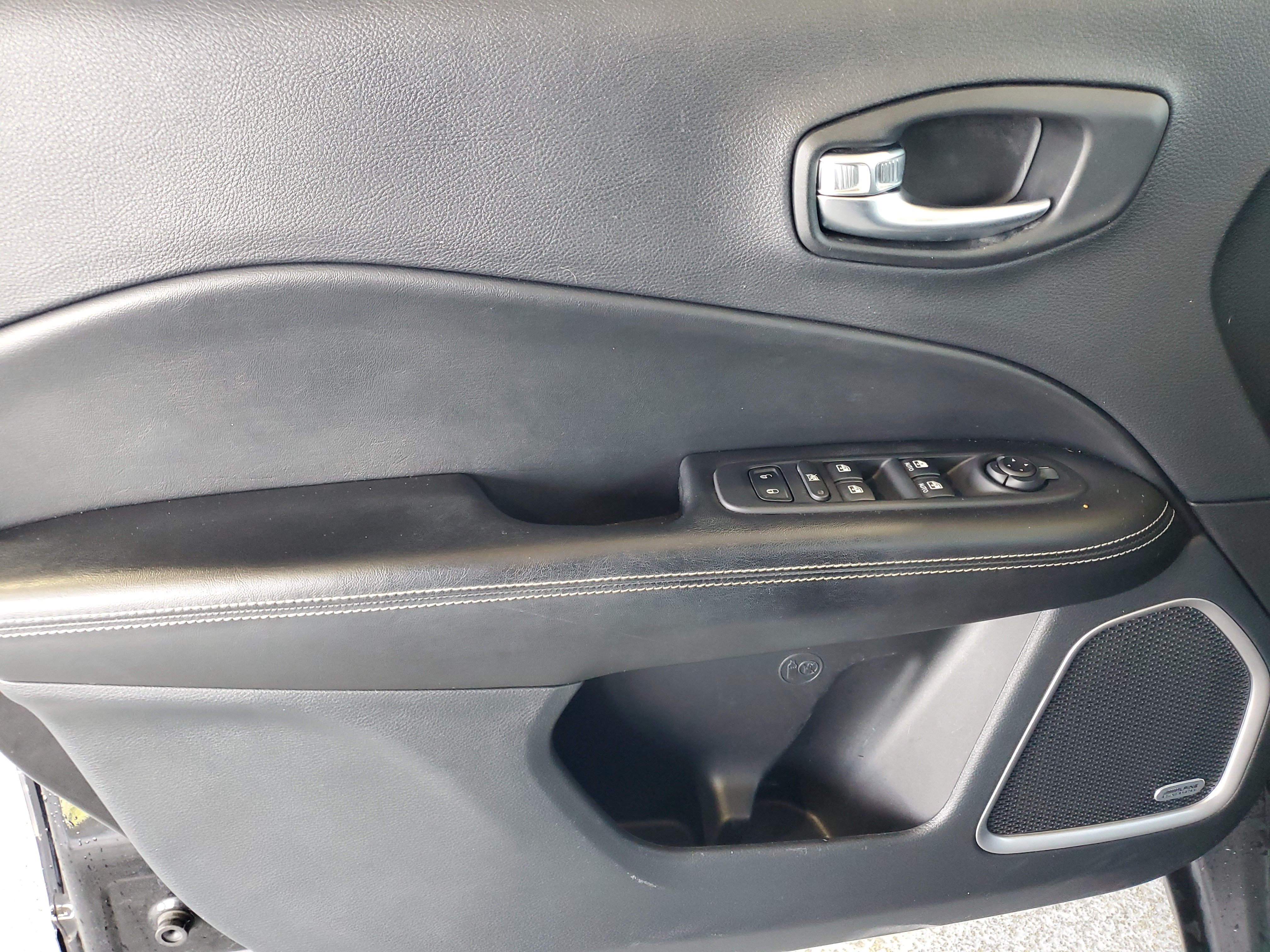 Used 2021 Jeep Compass Latitude w/ Sun and Sound Group FWD image 14