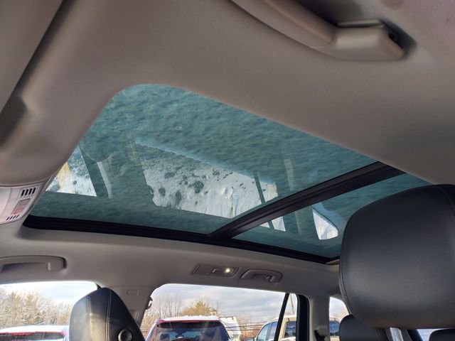Used 2022 Volkswagen Tiguan SE w/ Panoramic Sunroof Package image 34
