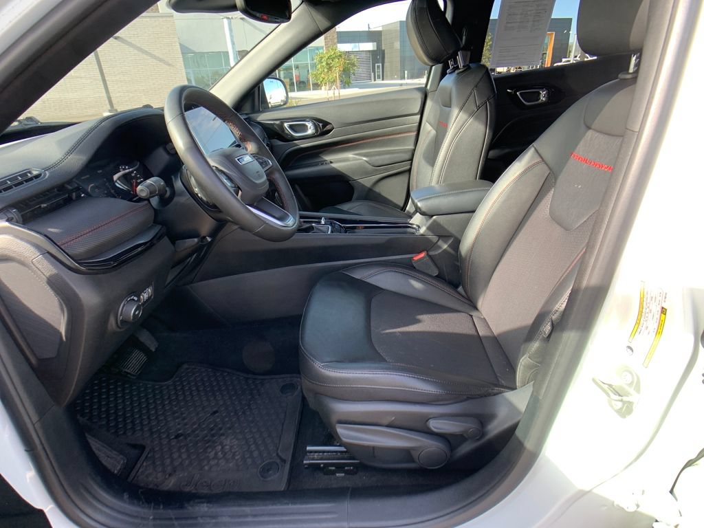 Used 2024 Jeep Compass Trailhawk AWD/4WD image 11