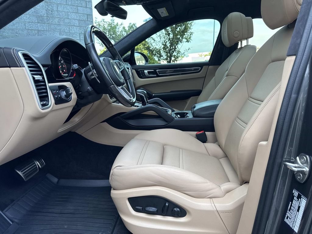 Used 2022 Porsche Cayenne GTS AWD/4WD image 19