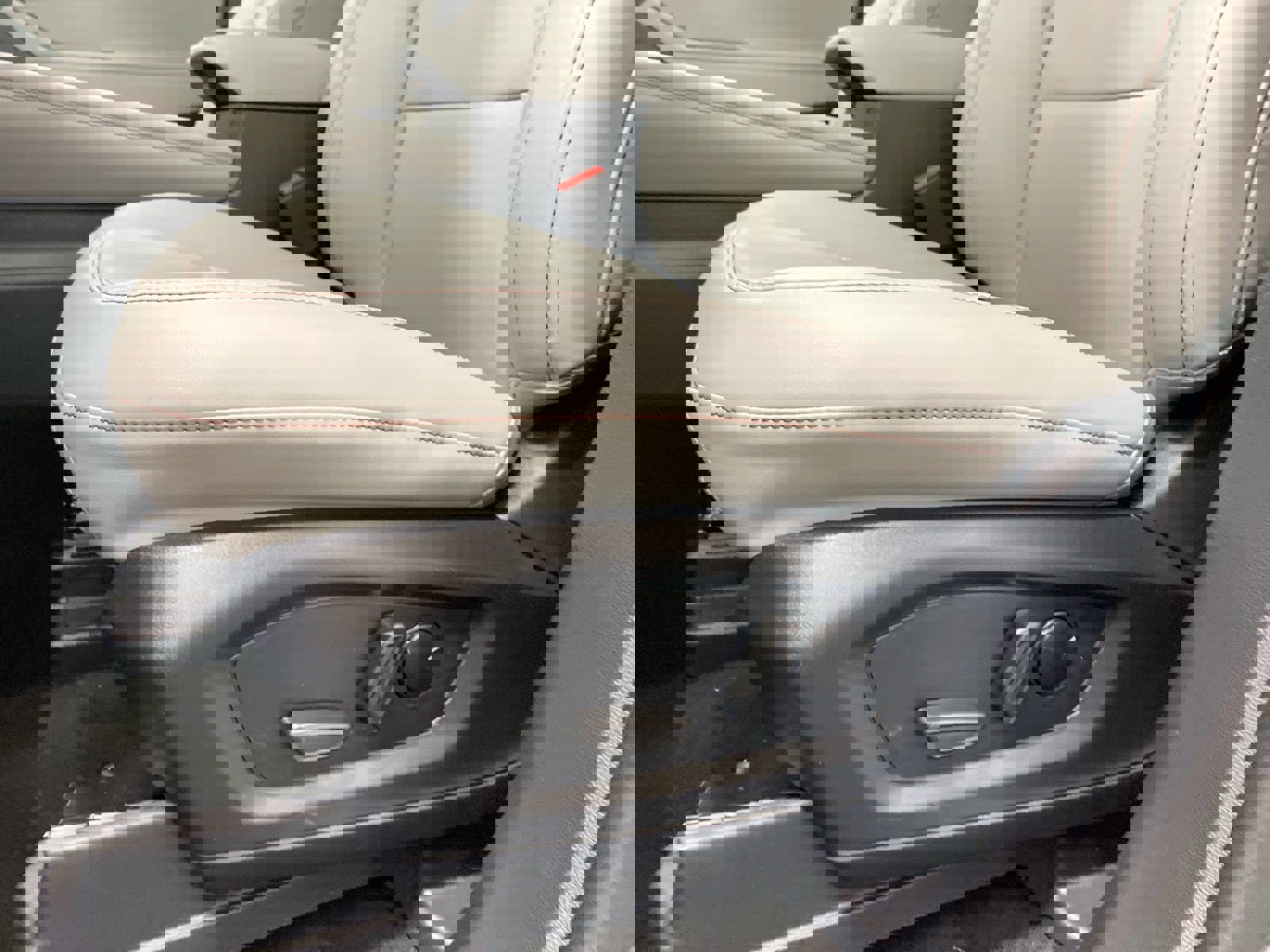 New 2026 Ford Explorer Active image 41