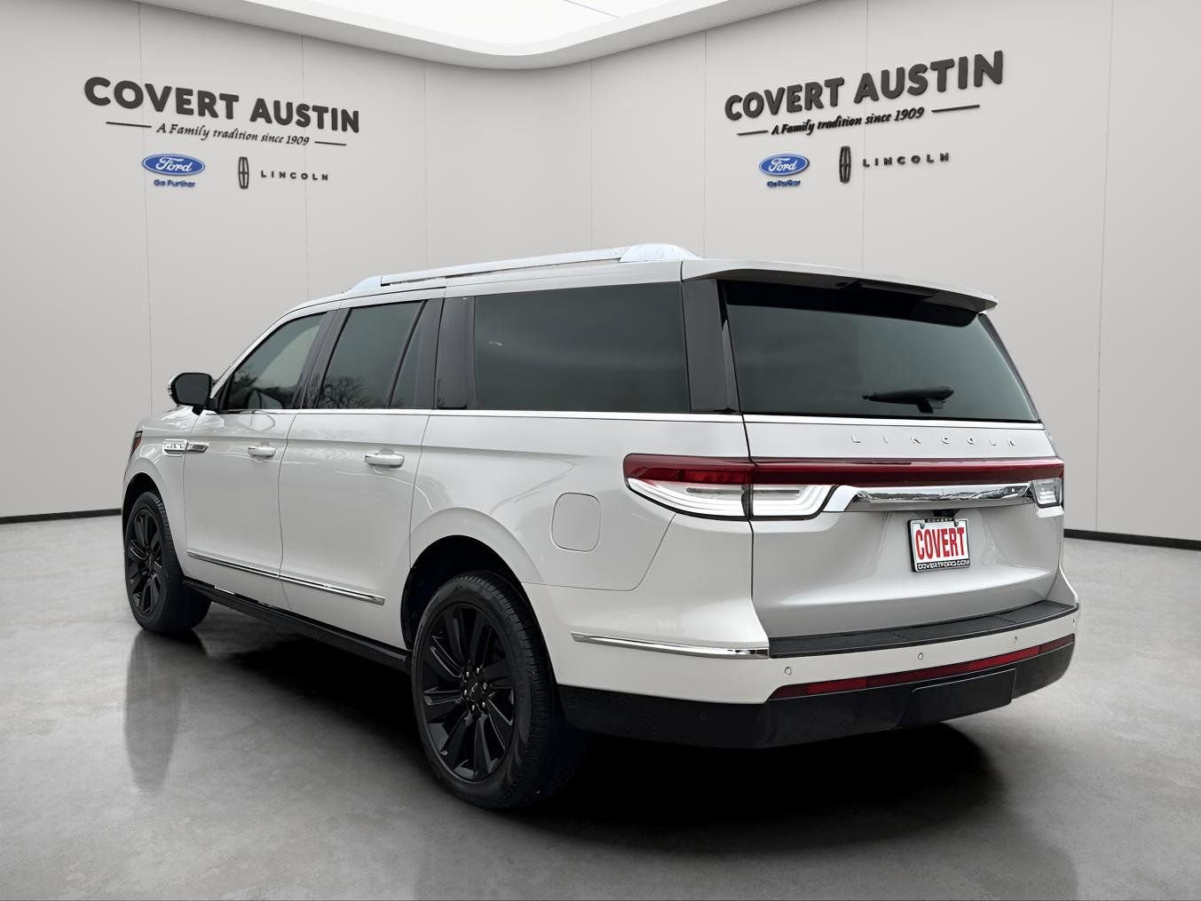 Certified 2024 Lincoln Navigator L Reserve image 3