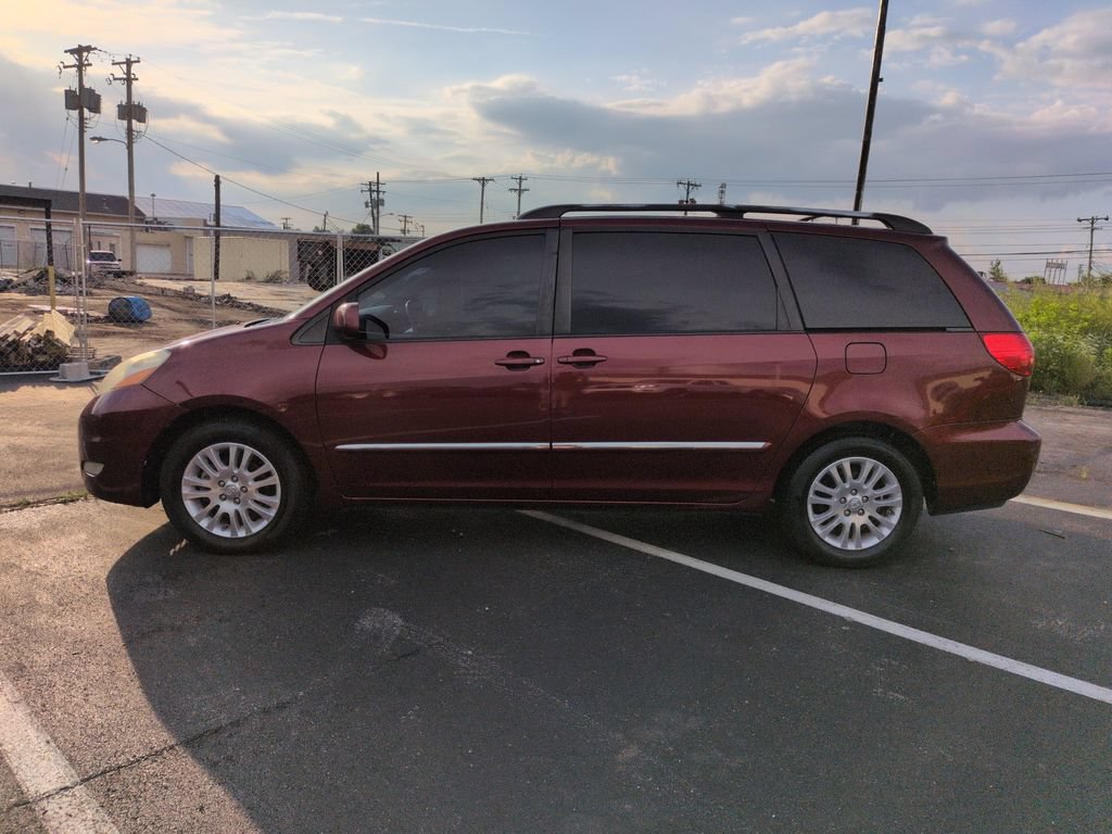 Used 2009 Toyota Sienna XLE FWD image 3