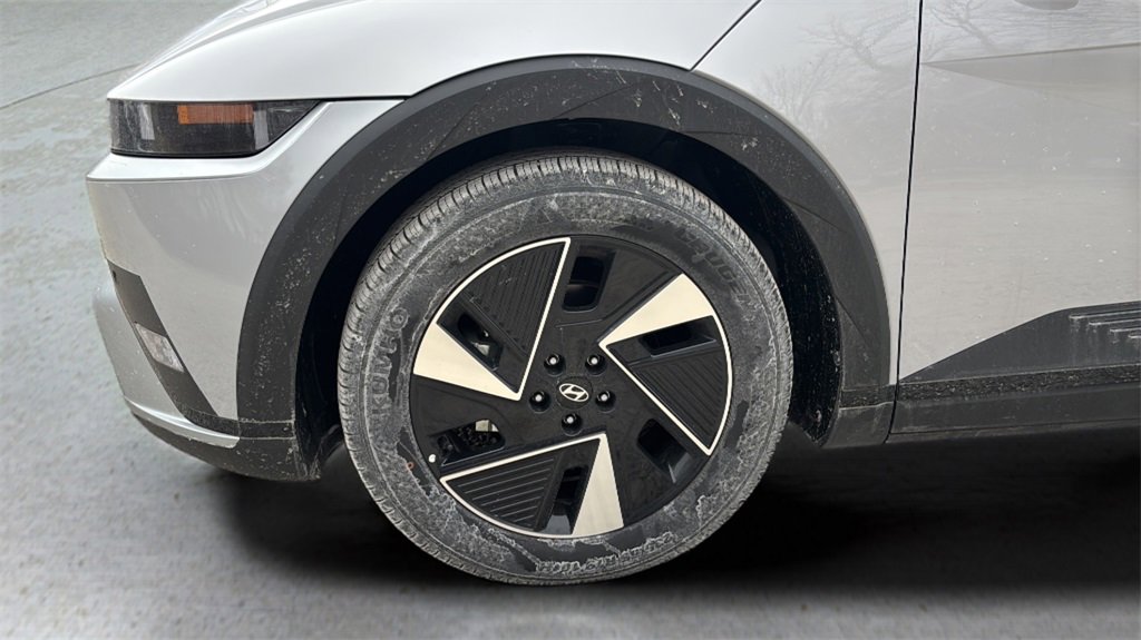 Certified 2025 Hyundai Ioniq 5 SE image 9