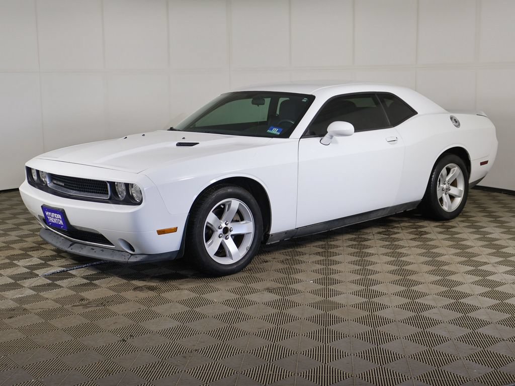 Used 2012 Dodge Challenger SXT RWD image 3