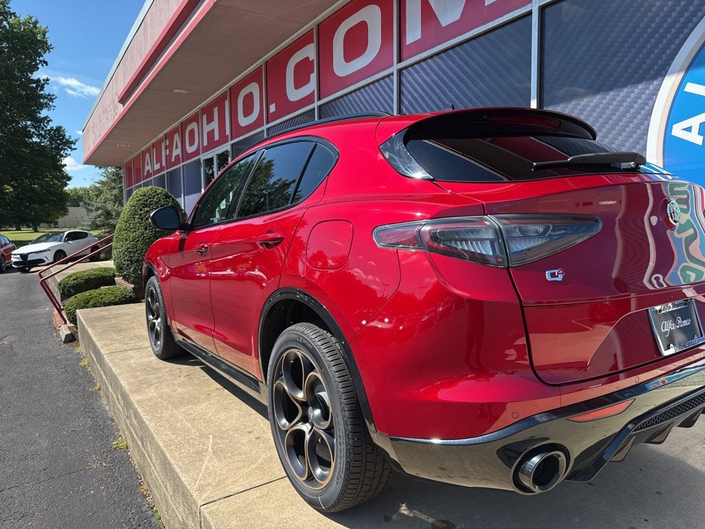 New 2025 Alfa Romeo Stelvio Sprint image 8