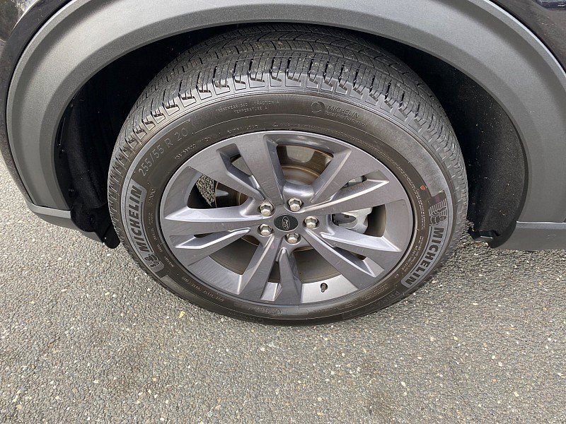 Certified 2022 Ford Explorer XLT w/ Equipment Group 202A image 17