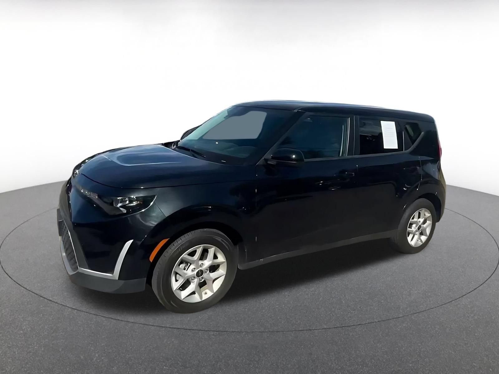 Used 2025 Kia Soul LX w/ LX Technology Package FWD image 7