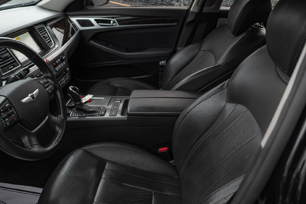 Used 2015 Hyundai Genesis 3.8 AWD/4WD image 14